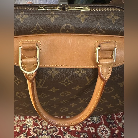 Louis Vuitton Deauville Monogram Handbag - Picture 4 of 12